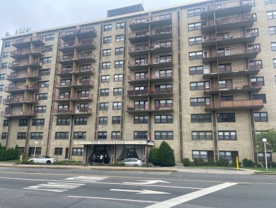 Clove Lakes Condo For Sale in Staten Island New York