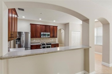 Size matters! Spacious 3,580 square foot under air pool home - photo 11