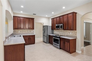 Size matters! Spacious 3,580 square foot under air pool home - photo 12