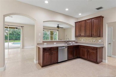 Size matters! Spacious 3,580 square foot under air pool home - photo 15