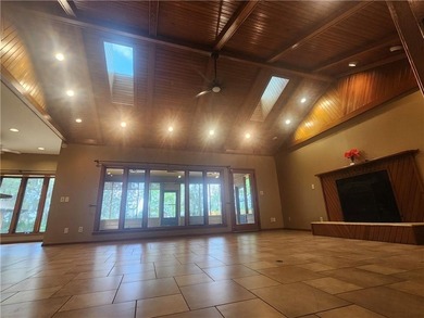 Welcome to 160 Glyndale Circle in Brunswick, GA-a unique and - photo 4