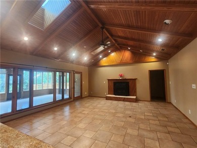 Welcome to 160 Glyndale Circle in Brunswick, GA-a unique and - photo 5