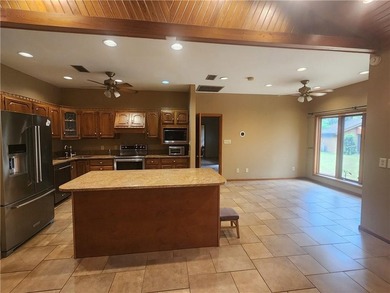 Welcome to 160 Glyndale Circle in Brunswick, GA-a unique and - photo 7