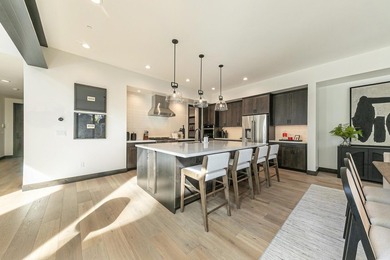 Experience luxury mountain living in this brand-new Mountain - photo 8