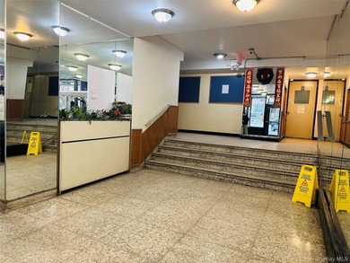 Located in the prime area of Flushing, this spacious and - photo 2