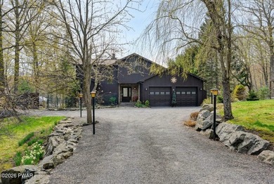Splendor on the lake! A beautiful manicured, level lot on a - photo 6