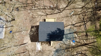 New construction with vaulted ceilings. Great starter or - photo 5