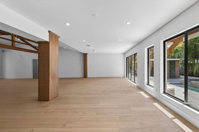 Perfectly positioned a few blocks from the Intracoastal in the - photo 15