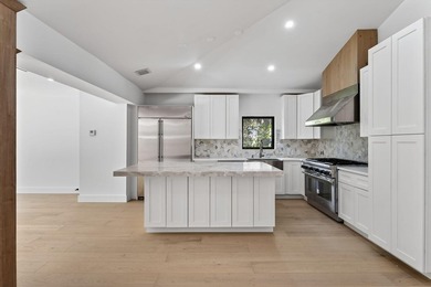 Perfectly positioned a few blocks from the Intracoastal in the - photo 16