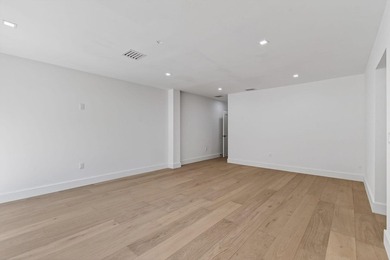 Perfectly positioned a few blocks from the Intracoastal in the - photo 24