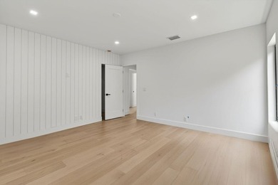Perfectly positioned a few blocks from the Intracoastal in the - photo 29