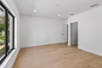 Perfectly positioned a few blocks from the Intracoastal in the - photo 32