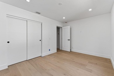 Perfectly positioned a few blocks from the Intracoastal in the - photo 36