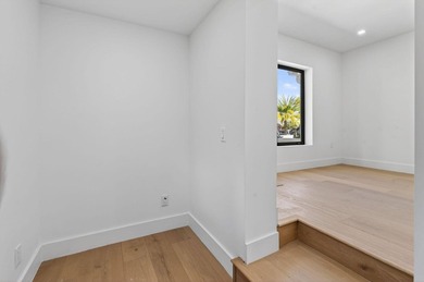 Perfectly positioned a few blocks from the Intracoastal in the - photo 40