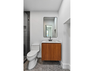 Perfectly positioned a few blocks from the Intracoastal in the - photo 43