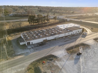 First time on the market this Commercial Job Shop with CNC Mills - photo 19