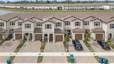 Spectacular Like-New Townhouse with 4 Bedrooms Located in a - photo 3