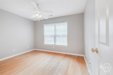 Lovely single-story, well-kept townhome in River Pointe is - photo 8