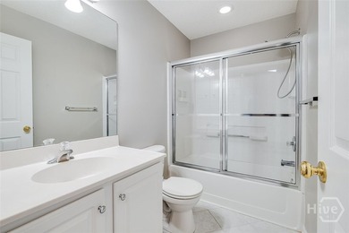 Lovely single-story, well-kept townhome in River Pointe is - photo 9
