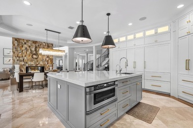 Beyond the gates of a private motor court, this six-bedroom golf - photo 14