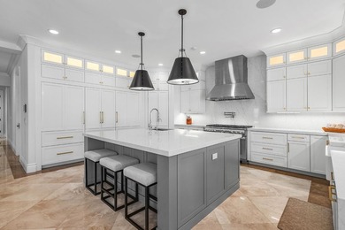 Beyond the gates of a private motor court, this six-bedroom golf - photo 15