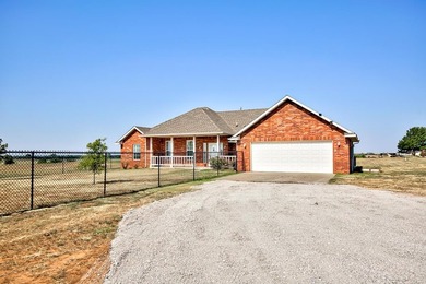 Welcome home to this one-owner, custom-built beauty nestled on 2 - photo 2