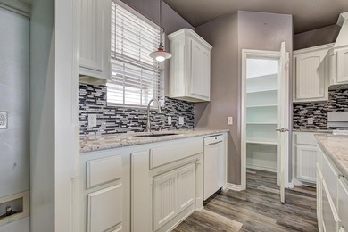 Welcome home to this one-owner, custom-built beauty nestled on 2 - photo 10