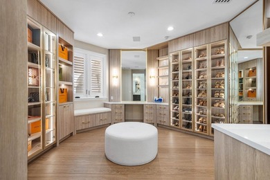 Beyond the gates of a private motor court, this six-bedroom golf - photo 50