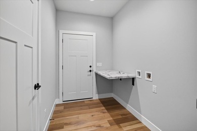 Moving-in ready! Brand New stunning Alterra Design Homes - photo 20