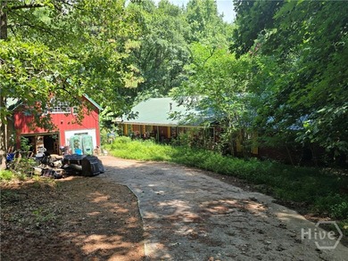 Private 5.27 acre property offering a 4BR/4BA main residence - photo 1