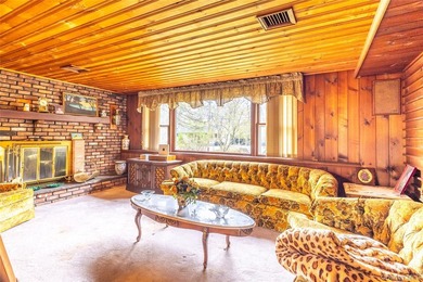 This expansive farm ranch style home features two separate - photo 4