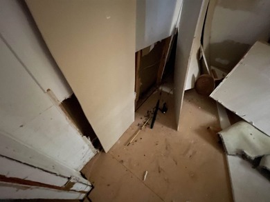 A Fixer Upper with lots of Potiential!! An ideal situation for - photo 25