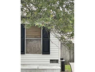 A Fixer Upper with lots of Potiential!! An ideal situation for - photo 29