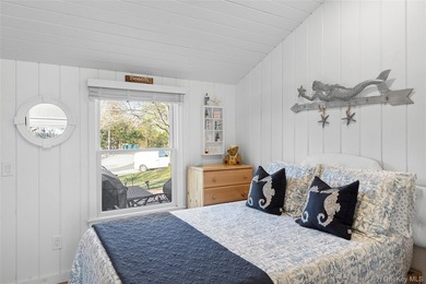 Indulge in the quintessential Hampton lifestyle at this - photo 8