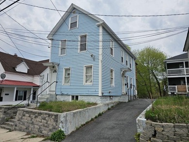 Versatile duplex offering two 1-bedroom units with separate - photo 1