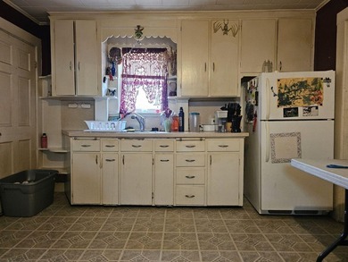 Versatile duplex offering two 1-bedroom units with separate - photo 4