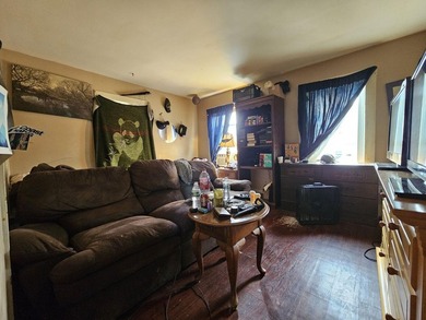 Versatile duplex offering two 1-bedroom units with separate - photo 9