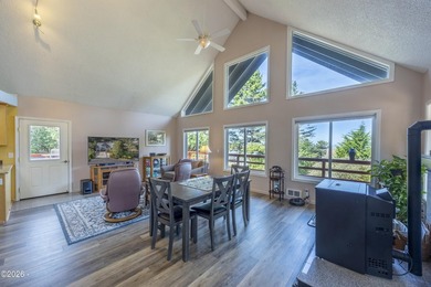 Beautiful 3 bed, 2 bath home with an open floor plan and - photo 5