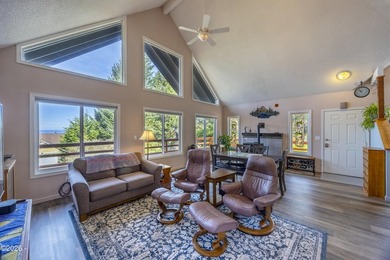 Beautiful 3 bed, 2 bath home with an open floor plan and - photo 6