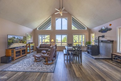 Beautiful 3 bed, 2 bath home with an open floor plan and - photo 7