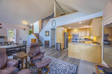 Beautiful 3 bed, 2 bath home with an open floor plan and - photo 8