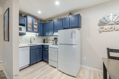 Beautifully updated and fully furnished, large 1 bed, 1 bath - photo 21