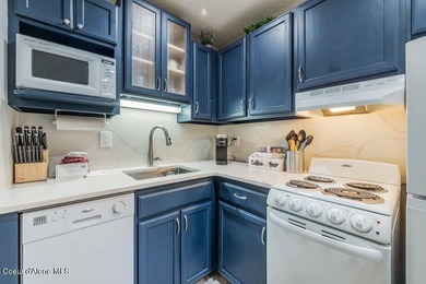 Beautifully updated and fully furnished, large 1 bed, 1 bath - photo 24