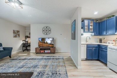 Beautifully updated and fully furnished, large 1 bed, 1 bath - photo 25