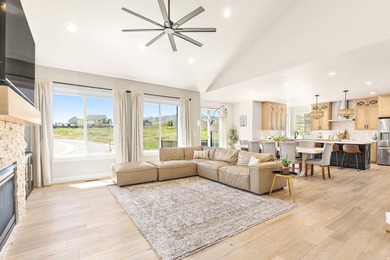 Welcome to this beautiful, fully finished home in the heart of - photo 12