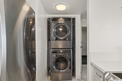 Discover 21D, a Horizon View Tower high-floor gem boasting