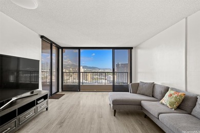 Discover 21D, a Horizon View Tower high-floor gem boasting