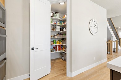 Welcome to this beautiful, fully finished home in the heart of - photo 19