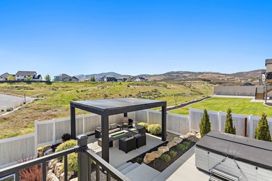 Welcome to this beautiful, fully finished home in the heart of - photo 52