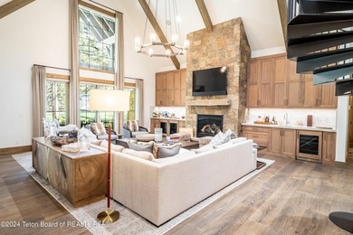 Welcome to an extraordinary residence within the exclusive Snake - photo 8